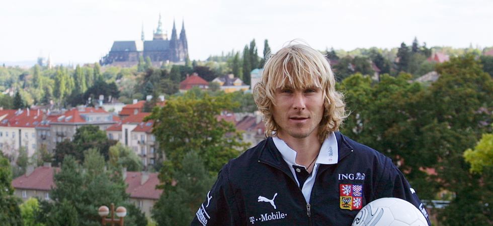 PAVEL NEDVĚD, nejlepší fotbalista světa 2003: Nadace sportující mládeže napomohla získat Plzni celou řadu skvělých sportovních úspěchů mladých sportovců. Přeji Nadaci sportující mládeže a všem, které podporuje, hodně úspěchů.